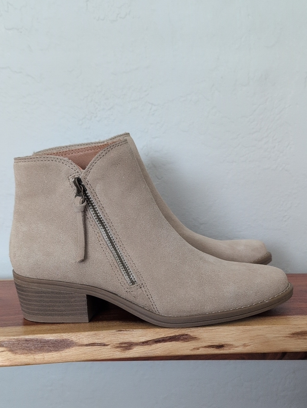 White Mountain Macy's Women's Tan Suede Ankle Bootie with Side Zip Size 8